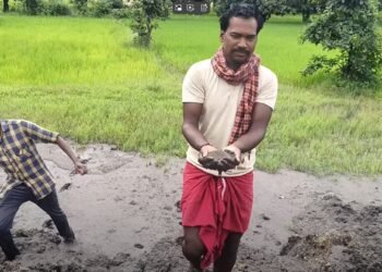 Farmers in Raigarh Demand Action Against Ind Synergy Limited’s Land Encroachment, Fly Ash Dumping