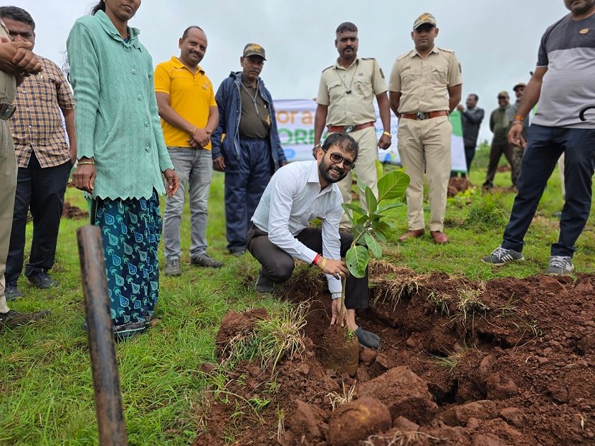 ESDS Leads Tree Plantation in Nashik, 10,000 Saplings Take Root
