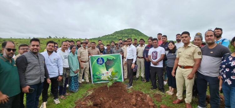 ESDS Leads Tree Plantation in Nashik, 10,000 Saplings Take Root