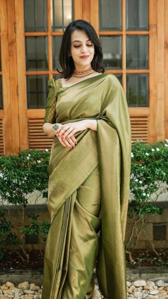 Why Golden Blouse is the Perfect Match for a Green Saree 4 India CSR