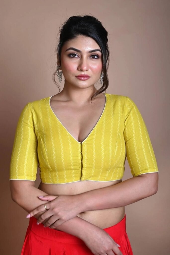 Why Golden Blouse is the Perfect Match for a Green Saree 6 India CSR