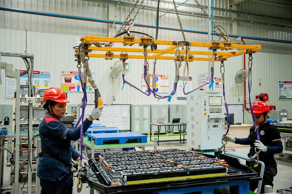 JSW MG Motor India Empowers Women, 80% Workforce in Battery Shop