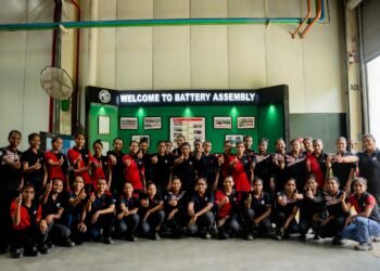 JSW MG Motor India Empowers Women, 80% Workforce in Battery Shop