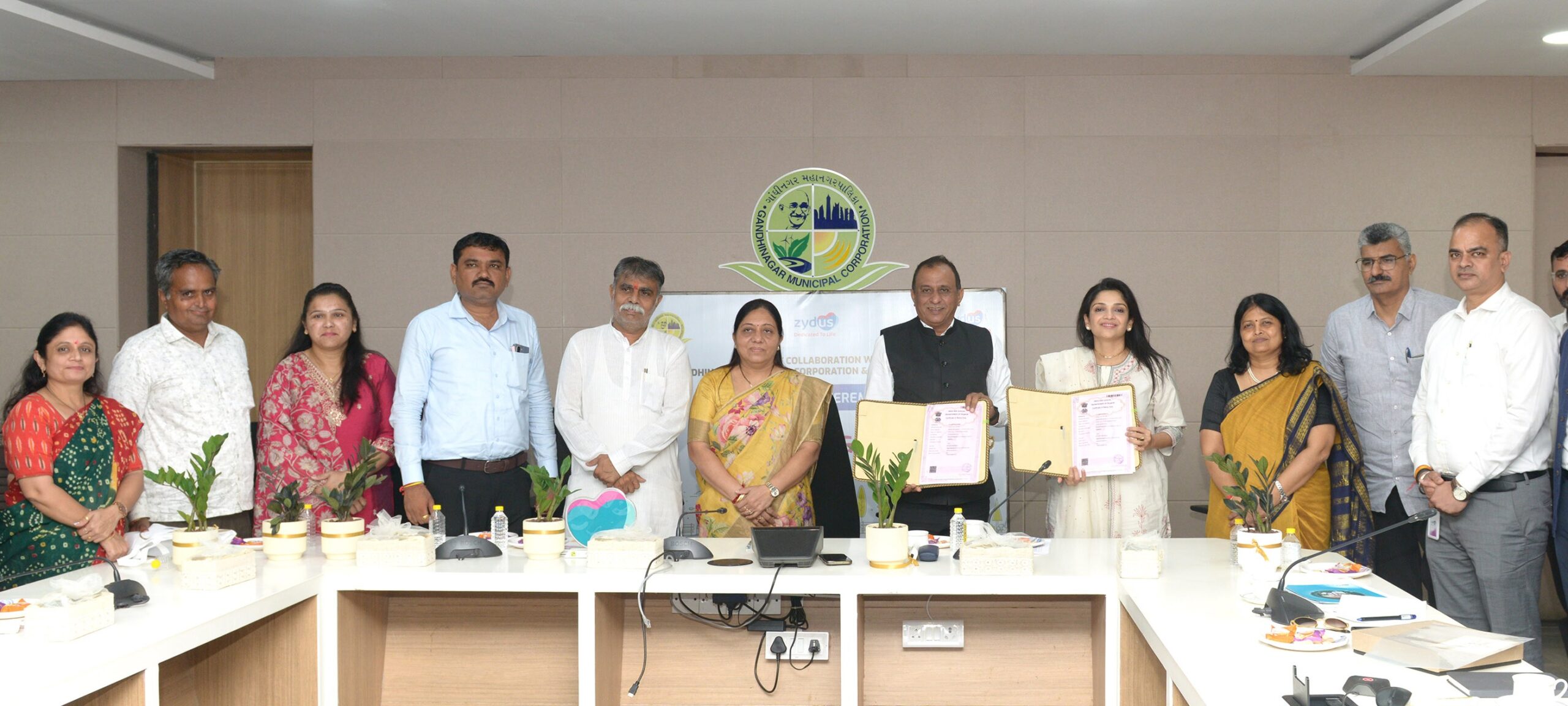 MoU signed in Gandhinagar between GMC and Zydus Foundation, in presence of city leaders and dignitaries.