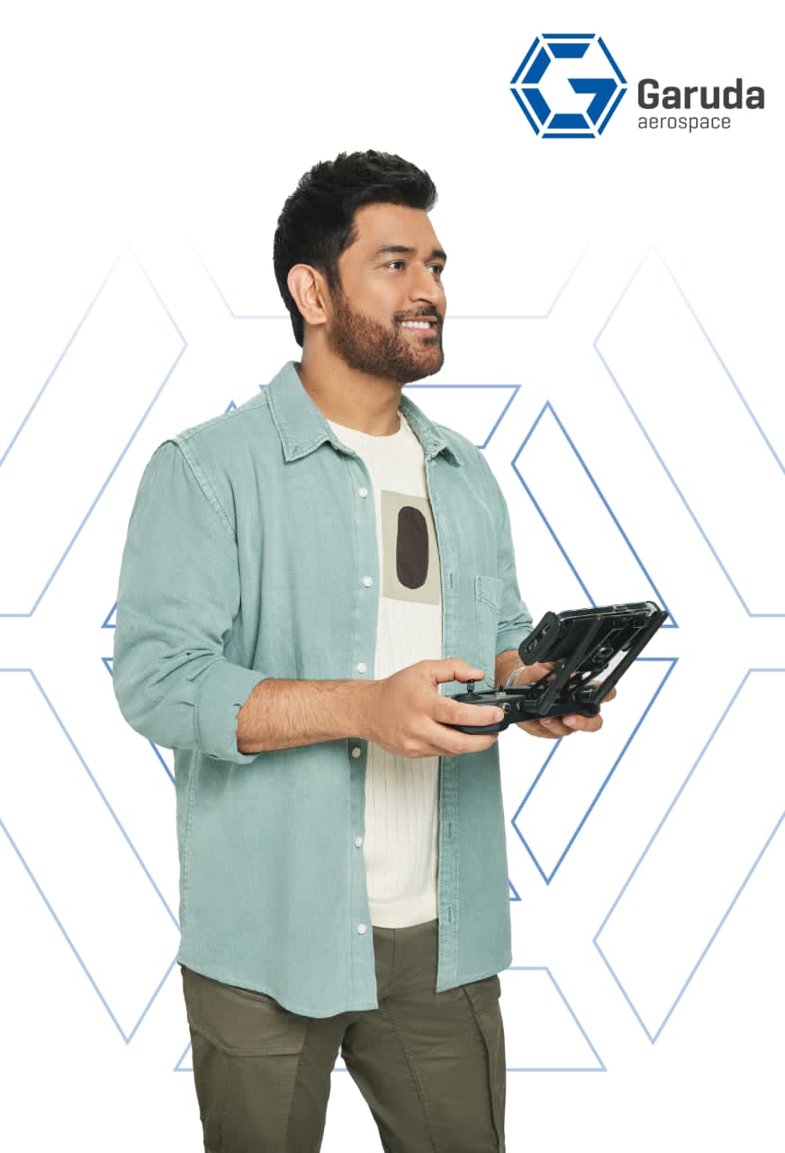 MS Dhoni Completes Drone Pilot Training at Garuda Aerospace 1 MS Dhoni Completes Drone Pilot Training at Garuda Aerospace