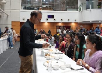 CSR: Motilal Oswal Hosts Thanksgiving Dinner for 1,000+ Support Staff and Families