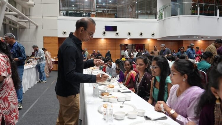 Motilal Oswal, Group MD & CEO, MOFSL, served food to the support staff during the Thanksgiving celebration, expressing his heartfelt gratitude for their dedicated service.