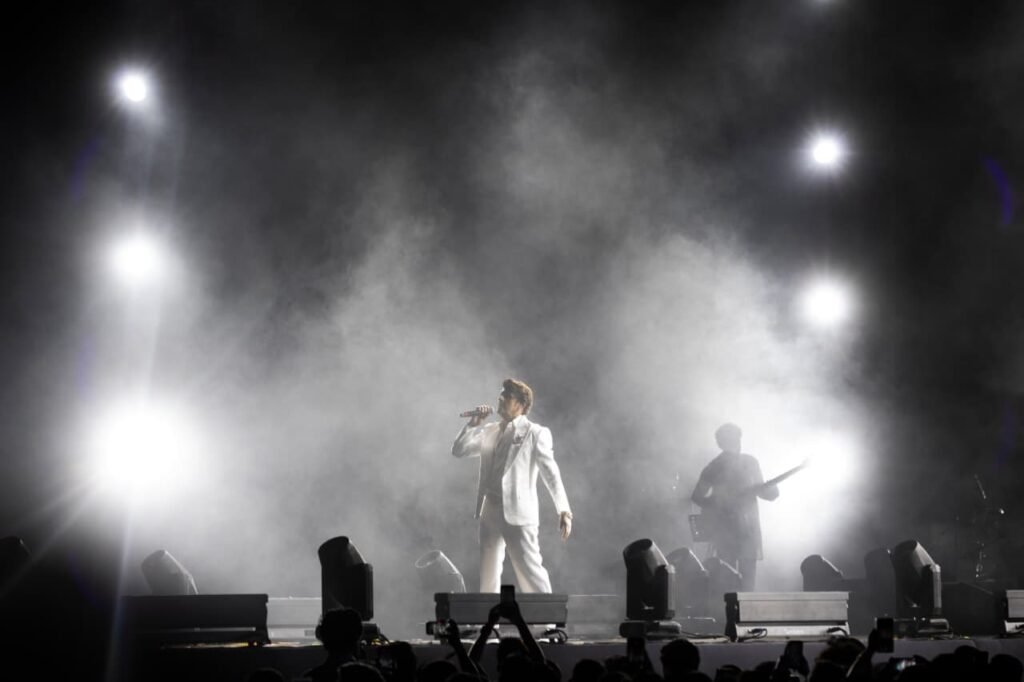 Sonu Nigam Sings Nonstop for 3 Hours, Taking Satrangi Re to Another Musical Level 4 India CSR