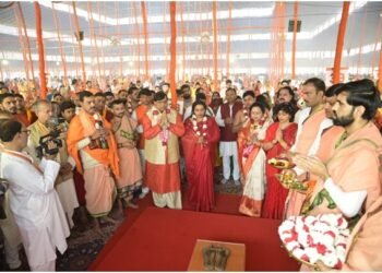 राम मंदिर में ध्वजारोहण और भारत उत्कर्ष महायज्ञ की पूर्णाहुति, नोएडा में 11 लाख श्रद्धालुओं ने रचा नया इतिहास