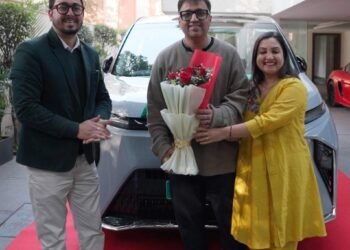Ashneer Grover Drives MG M9 as India’s Elite Embrace Presidential Limousine
