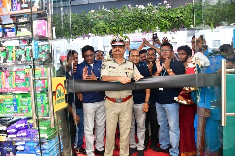 Dr. Shankhabrata Bagchi, IPS, Commissioner of Police & Additional District Magistrate, Visakhapatnam, inaugurates Apollo Pharmacy’s 1,000th store in Visakhapatnam in the presence of P. Jayakumar, CEO – Apollo Pharmacy, and Balamurugan, COO – Apollo Pharmacy.