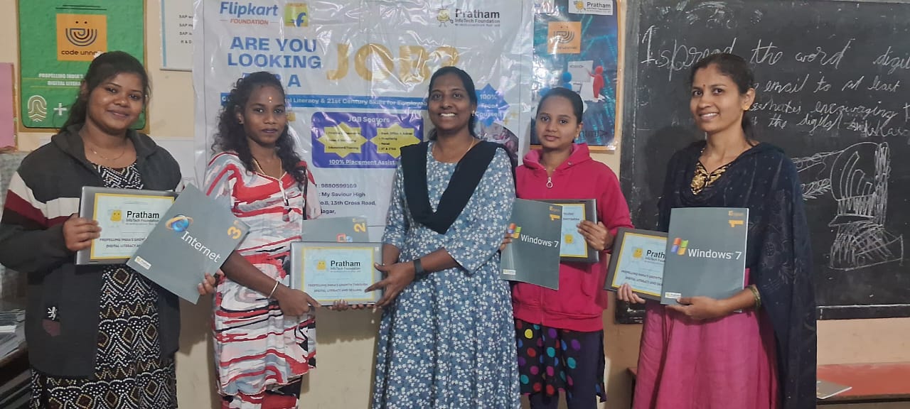 Representatives from Flipkart Foundation and Pratham InfoTech Foundation felicitate young participants during the Digital Employability Programme in Bengaluru.