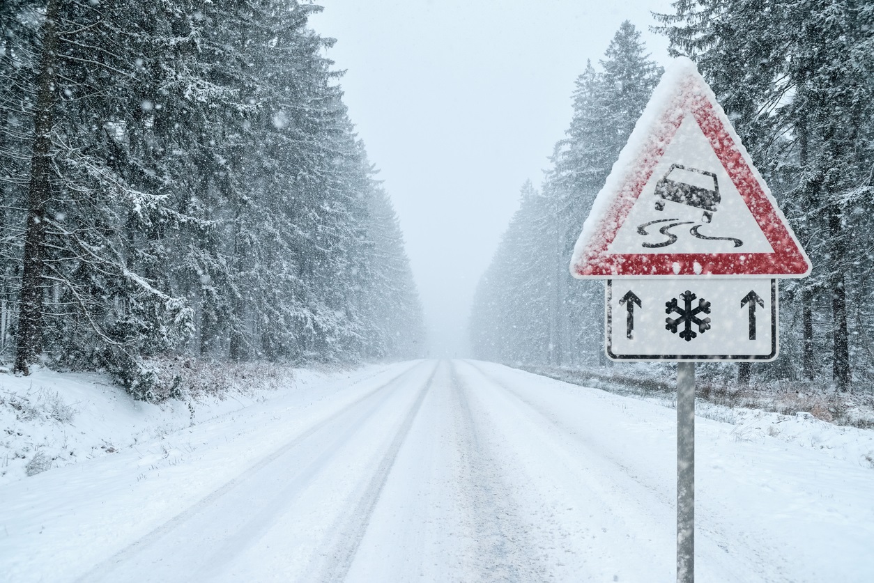 Schneesturm legt Hessen lahm: Verkehrschaos, Schulschließungen und kilometerlange Staus 1 Snow causes disruptions