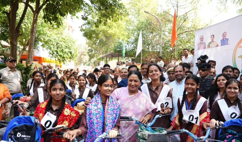 RBL Bank, one of India’s leading private sector banks, through its CSR initiative – UMEED, distributed 800 bicycles and school kits to girl students