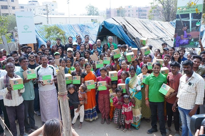 CSR: Schneider Electric Distributes 3,000 Solar Lamps
