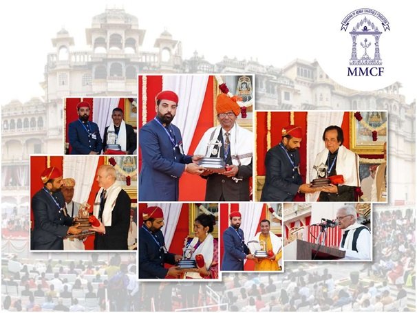 Shriji Huzur Dr Lakshayaraj Singh ji presenting the award to the awardees.