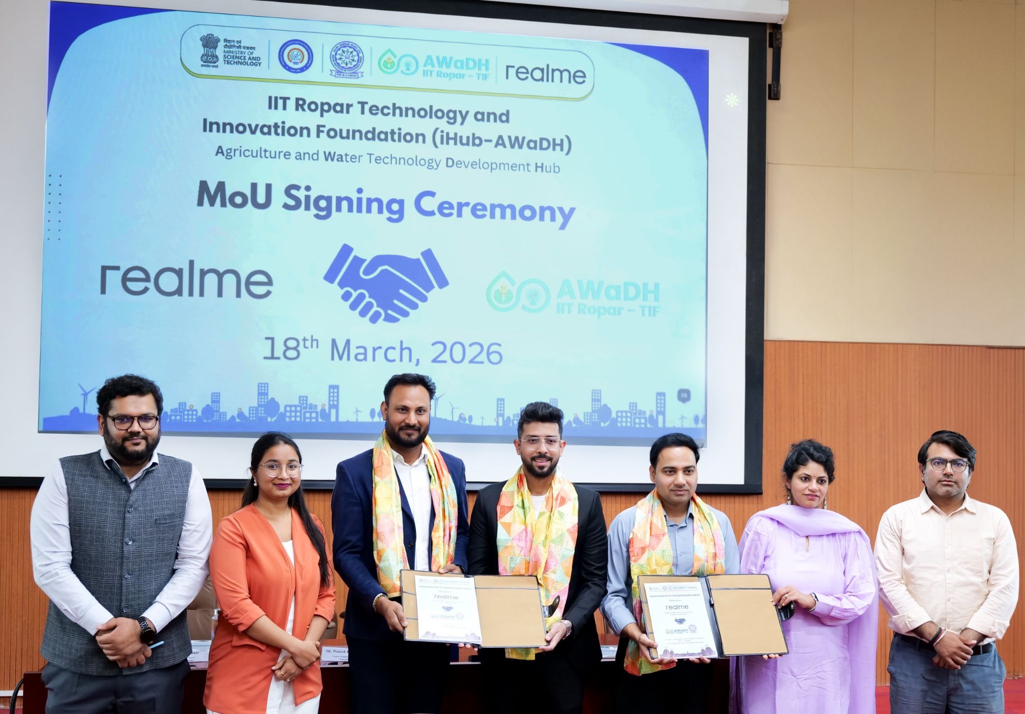 CSR: realme, iHub AWaDH to Set Up 6 Tinkering Labs in Schools 1 realme, iHub AWaDH to Set Up 6 Tinkering Labs in Schools
