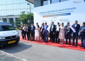 Dr. Azad Moopen, Founder & Chairman of Aster DM Healthcare, flagged off the mobile medical units along with Alisha Moopen, Deputy Managing Director, Aster DM Healthcare, Abdul Nazer, Trustee, Daya Rehabilitation Trust (Thanal); and Filsor Babu, Regional Head Karnataka, Malabar Group & Malabar Charitable Trust.