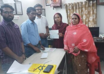 Vedanta Power disburses full compensation to the deceased and injured workers’ families after the Singhitarai plant incident. Photo: India CSR