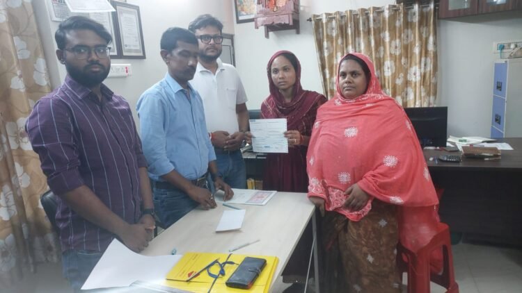 Vedanta Power disburses full compensation to the deceased and injured workers’ families after the Singhitarai plant incident. Photo: India CSR