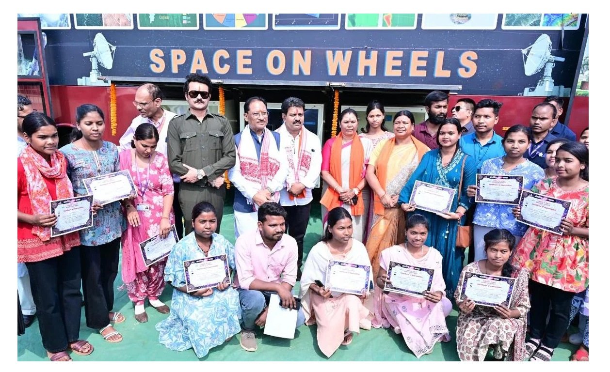 Space on Wheels Brings ISRO Science Learning to Jashpur Kids