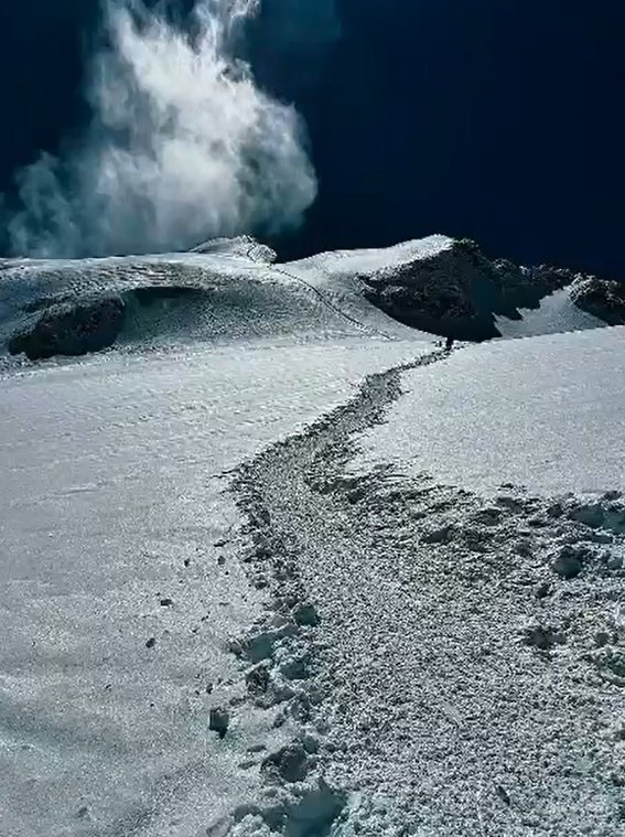 Indian Climber Shradha Gupta Summits Mount Manaslu, Her First 8,000-Metre Peak 4 India CSR