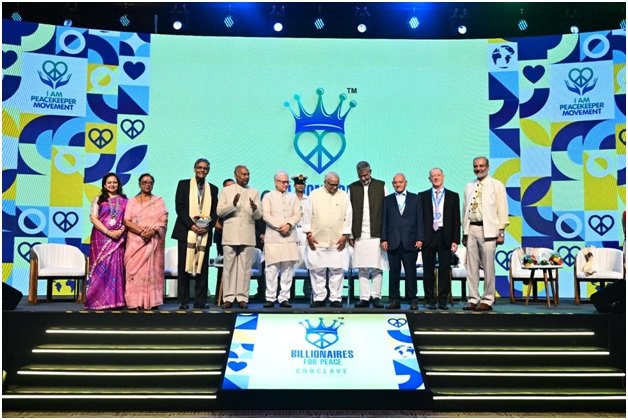 The 14th President of India, Kovind, Dr. Huzaifa Khorakiwala and other dignitaries.