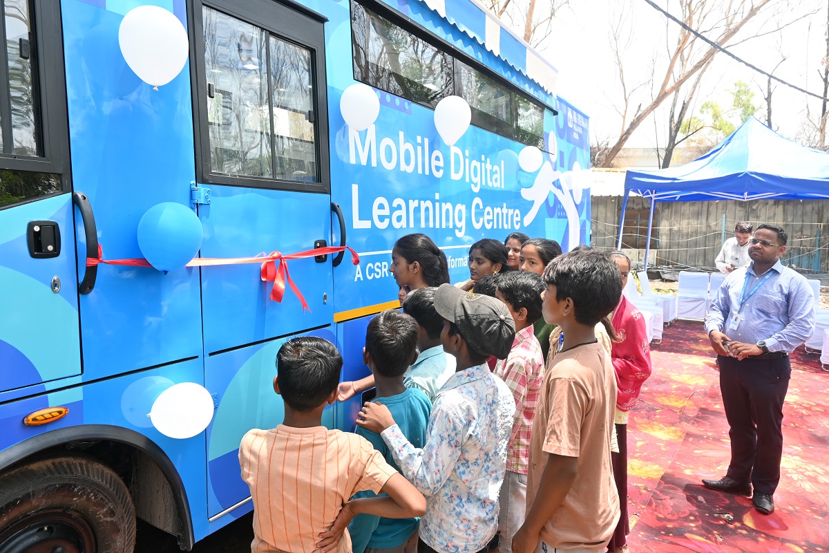 SOS Children’s Villages Expands Mobile Digital Learning in Delhi 1 Children inaugurating the second Mobile Digital Learning Centre.