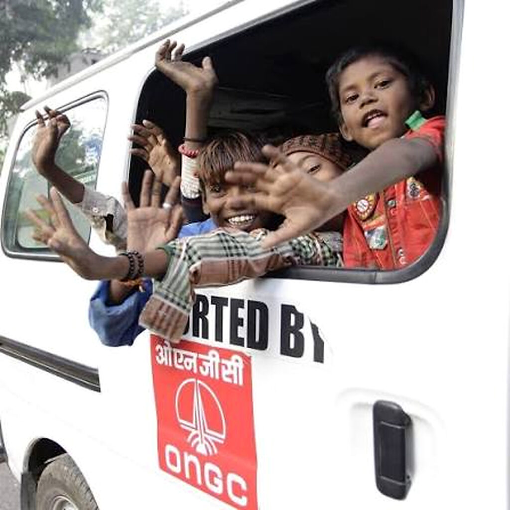 ONGC Distributes 75,000 Deskits to Students Across 750 Schools Under FY26 CSR Education Initiative 2 ONGC Distributes 75,000 Deskits to Students Across 750 Schools Under FY26 CSR Education Initiative