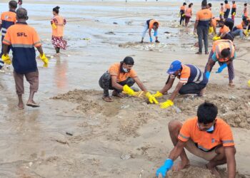 CSR: Sumeet Facilities Removes 86 Tonnes of Waste from Juhu Beach