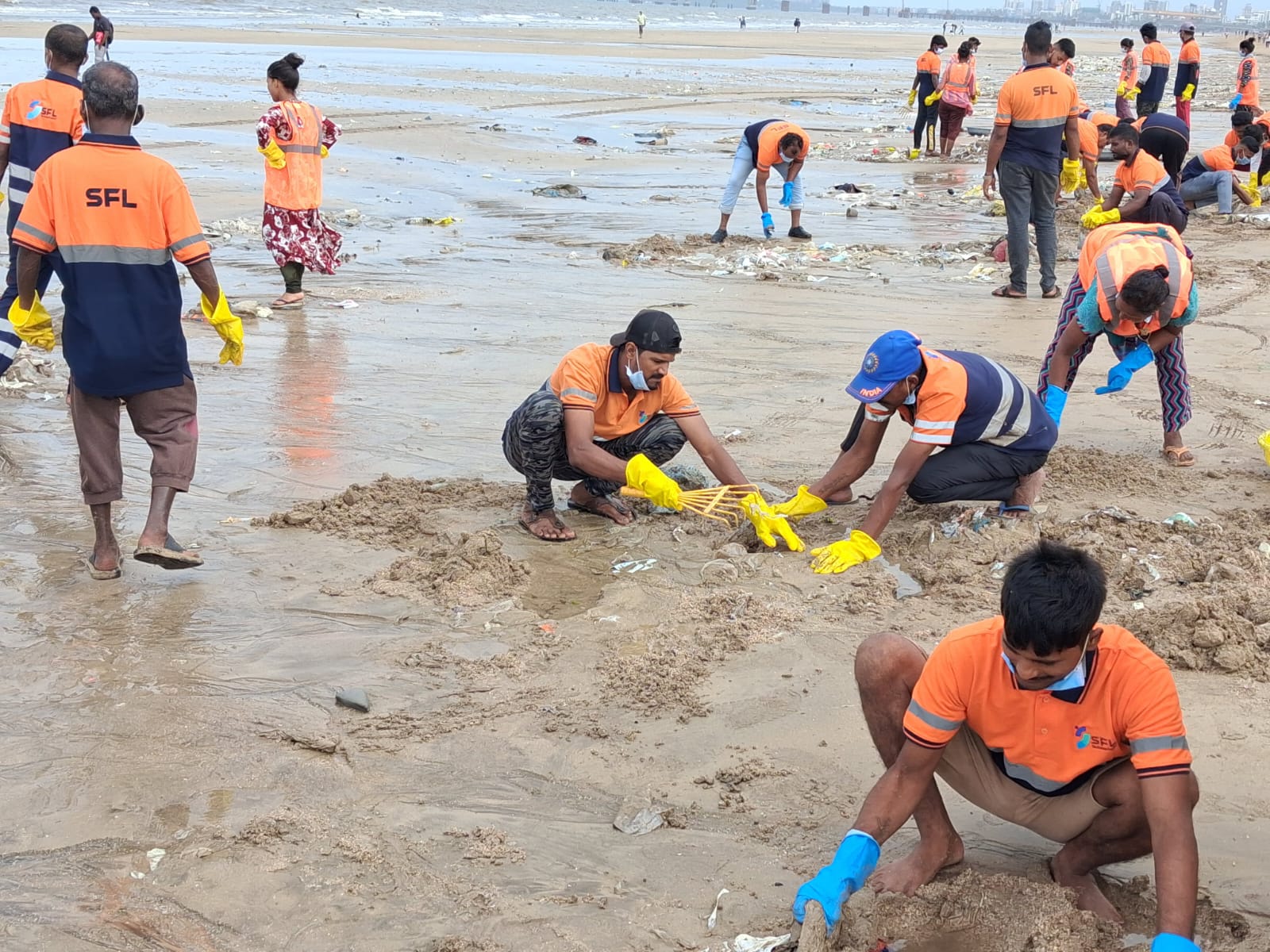 CSR: Sumeet Facilities Removes 86 Tonnes of Waste from Juhu Beach