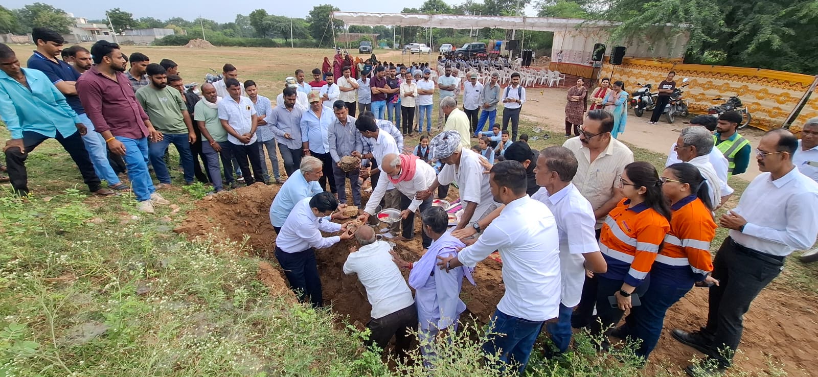 सीएसआर: हिंदुस्तान जिंक द्वारा विद्यालय खेल मैदान की चारदीवारी व विकास कार्य का भूमि पूजन 1 सीएसआर: हिंदुस्तान जिंक द्वारा विद्यालय खेल मैदान की चारदीवारी व विकास कार्य का भूमि पूजन
