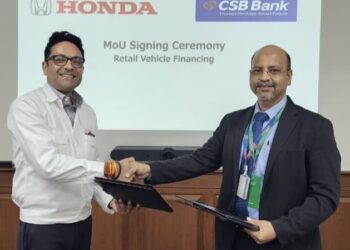 Kunal Behl, Vice President, Marketing & Sales, Honda Cars India Ltd. with Ankur Sinha, Business Head, Wheels Divison, CSB Bank at the MoU signing ceremony.