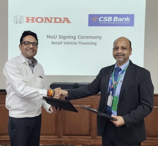 Kunal Behl, Vice President, Marketing & Sales, Honda Cars India Ltd. with Ankur Sinha, Business Head, Wheels Divison, CSB Bank at the MoU signing ceremony.