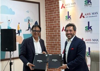 Rajendra Setia, Managing Director, SK Finance and Sumit Madan, MD & CEO, Axis Max Life Insurance